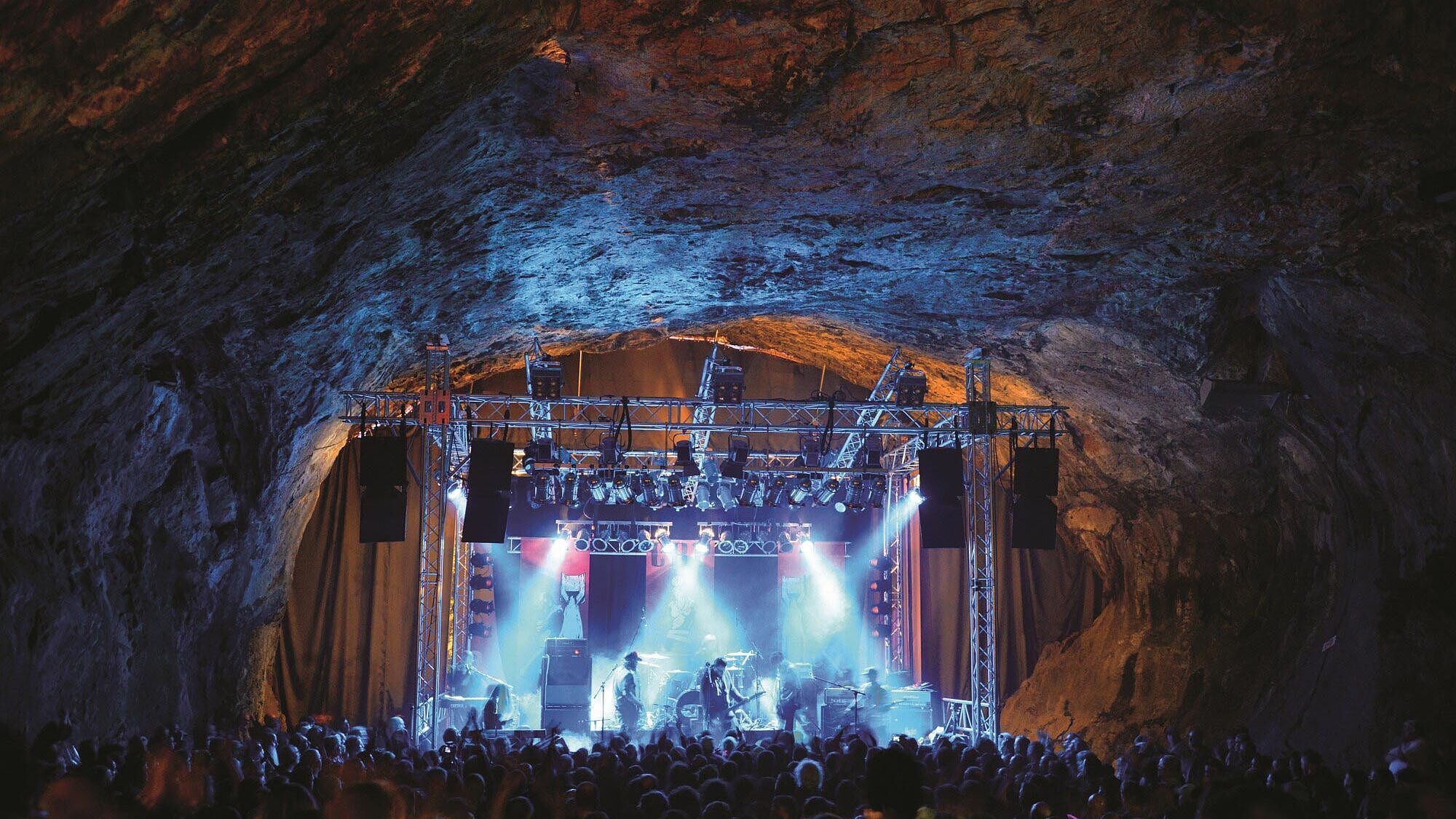 Rockfestival in der Balver Höhle im Märkischen Kreis