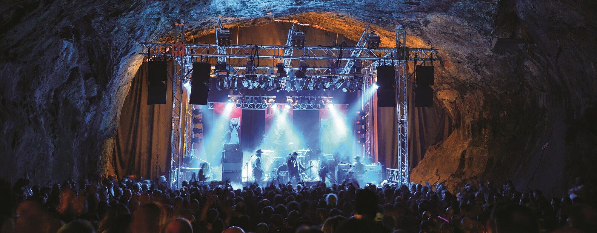 Rockfestival in der Balver Höhle im Märkischen Kreis