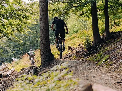 Mountainbiker auf dem Eisenwald Trail in Iserlohn im Märkischen Sauerland