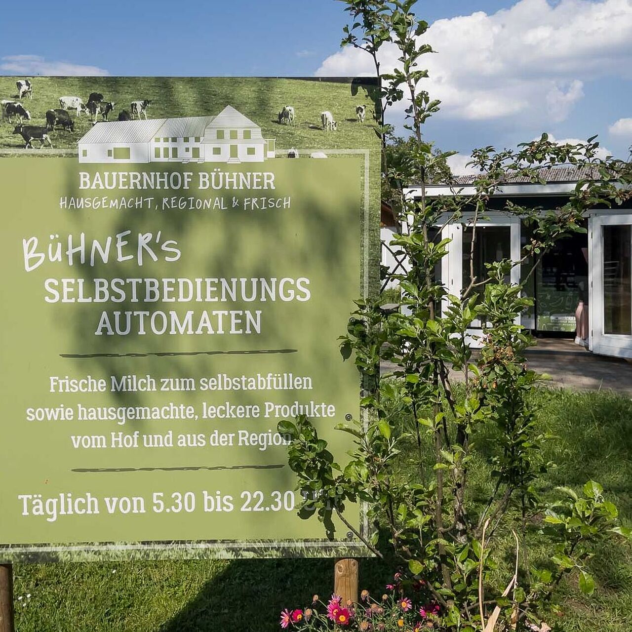 Selbstbedienungsautomaten für Milch, Eier und Grillfleisch auf dem Bauernhof Bühner in Herscheid