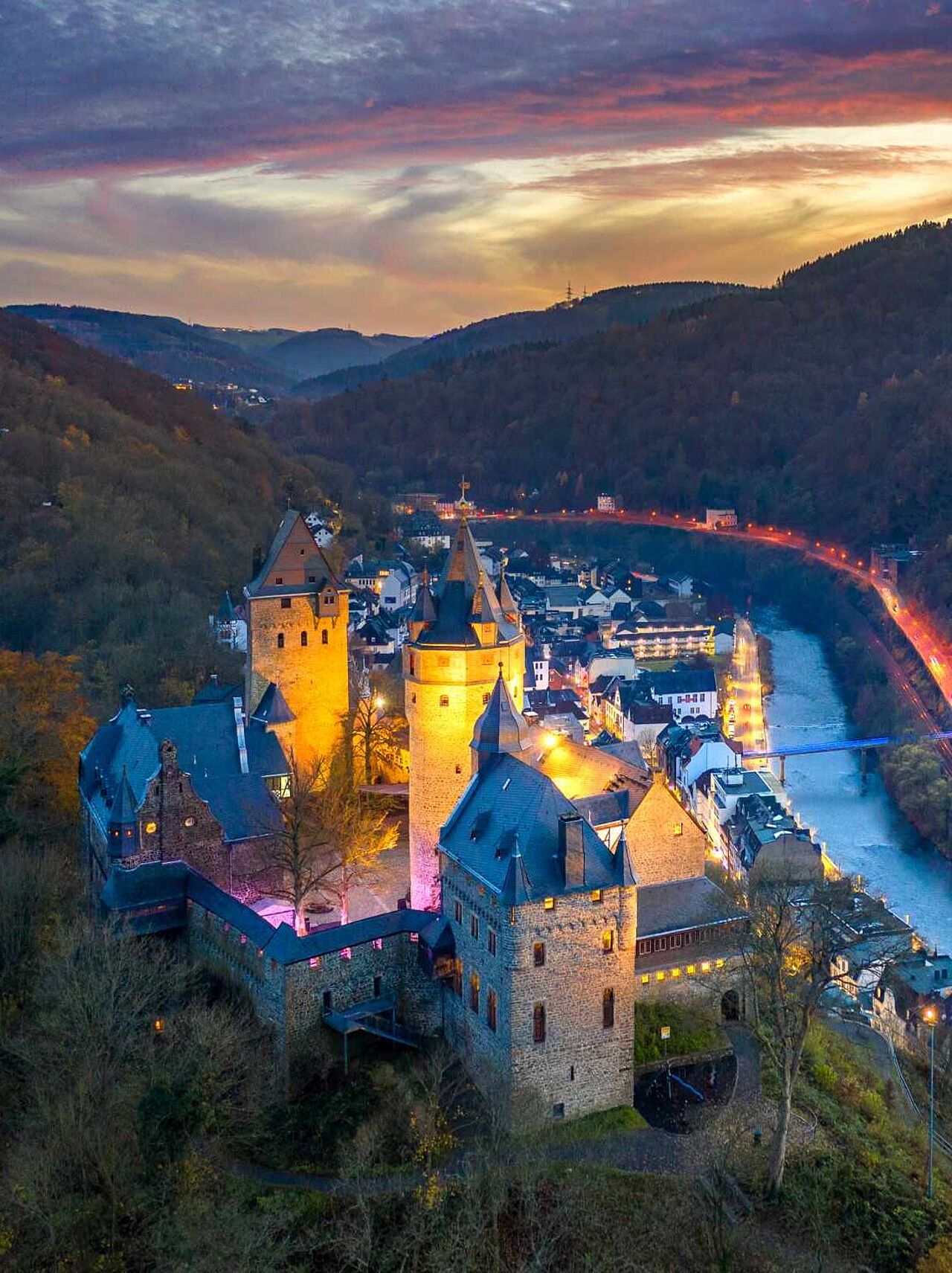 Die strahlend schöne Höhenburg Burg Altena