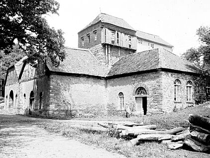 Außenansicht des Haupthauses der Luisenhütte in Balve-Wocklum