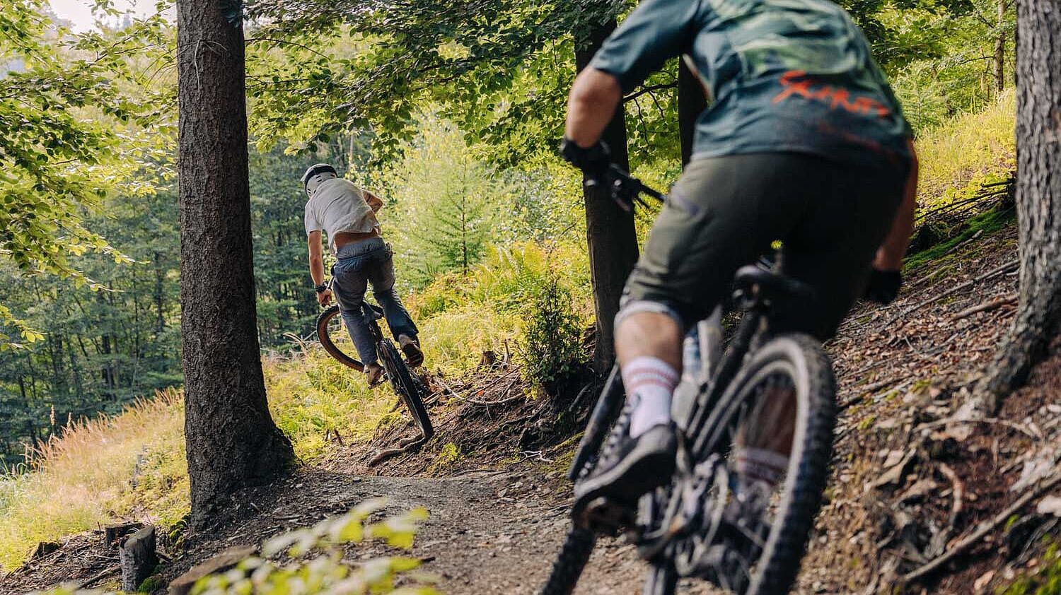 Mountainbiker auf dem Eisenwald Trail in Iserlohn im Märkischen Sauerland