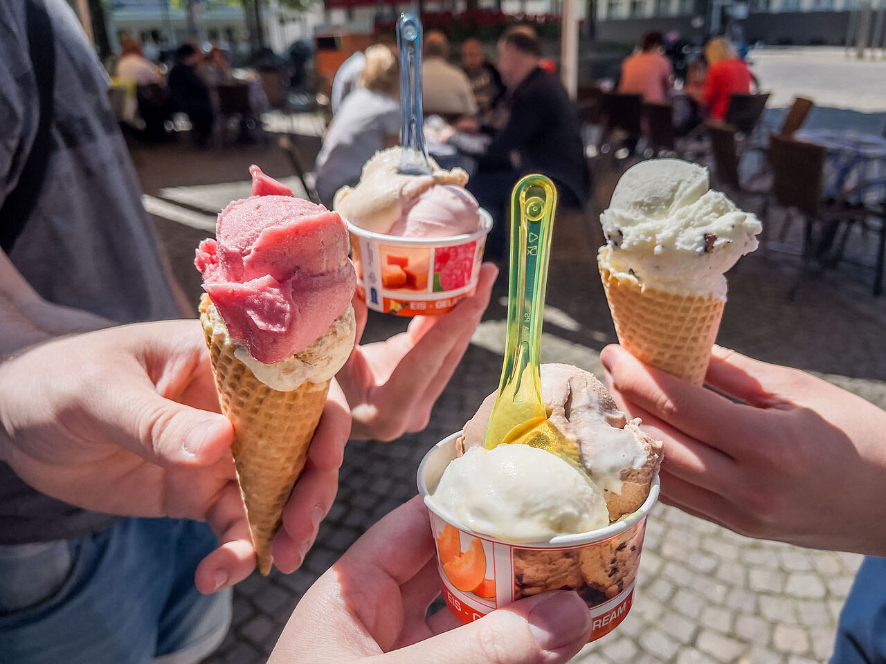 Eiswaffeln und Eisbecher Eiscafé Sagui in Plettenberg