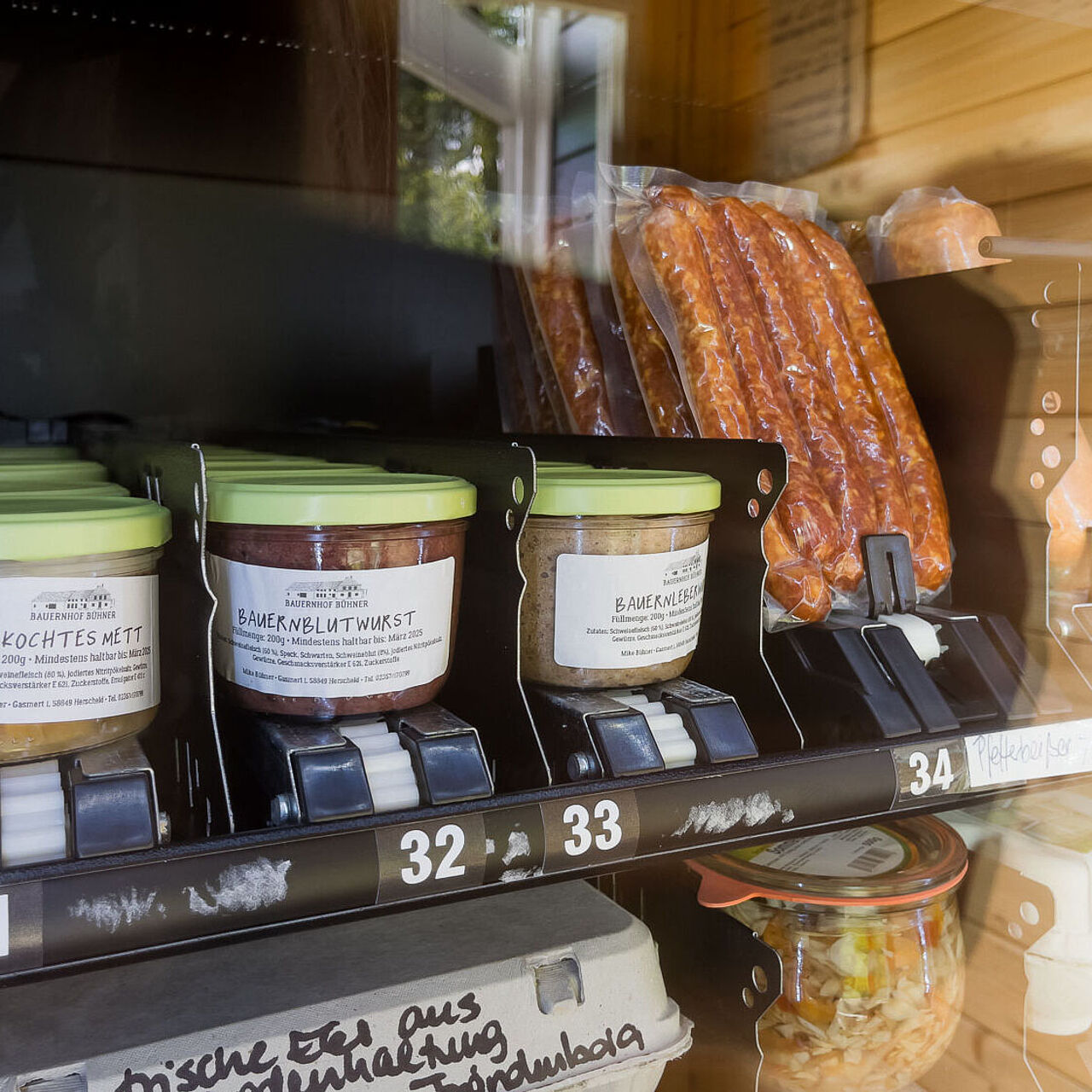 Selbstbedienungsautomaten für Milch, Eier und Grillfleisch auf dem Bauernhof Bühner in Herscheid