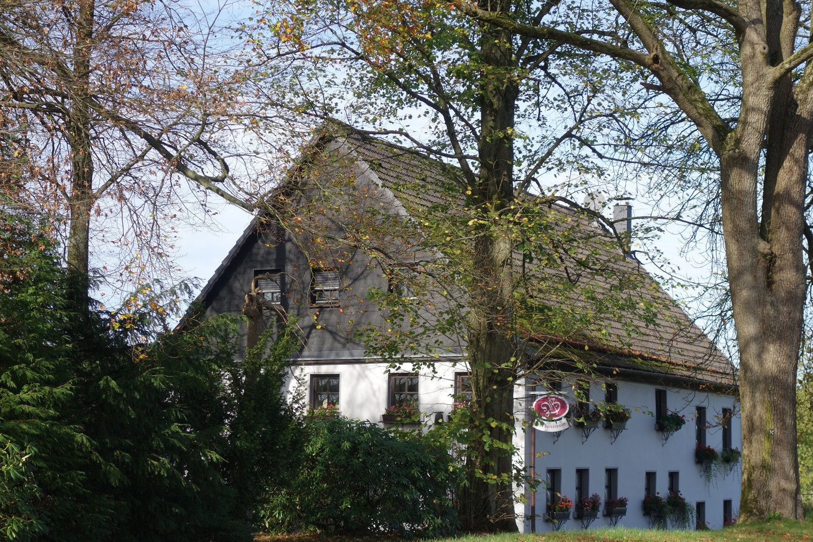 Idyllisch gelegen Hotel Restaurant Haus Berkenbaum - © Oben an der Volme