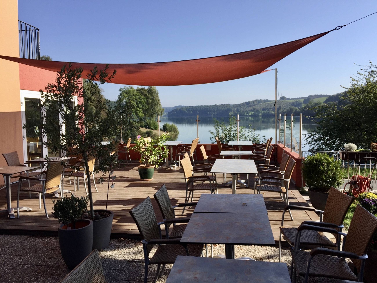 Terrasse mit Ausblick - © Hotel Restaurant Fischerheim