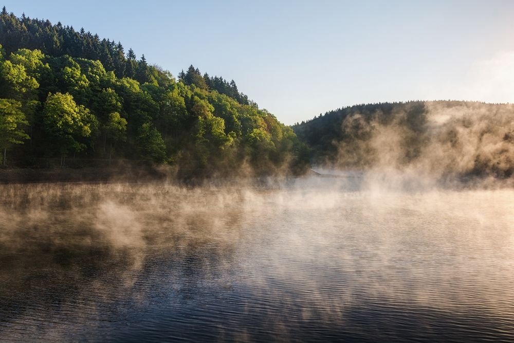 Die idyllische Jubachtalsperre