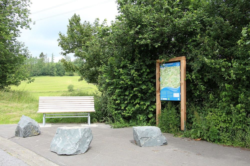 Rastplatz am Wanderparkplatz Linde