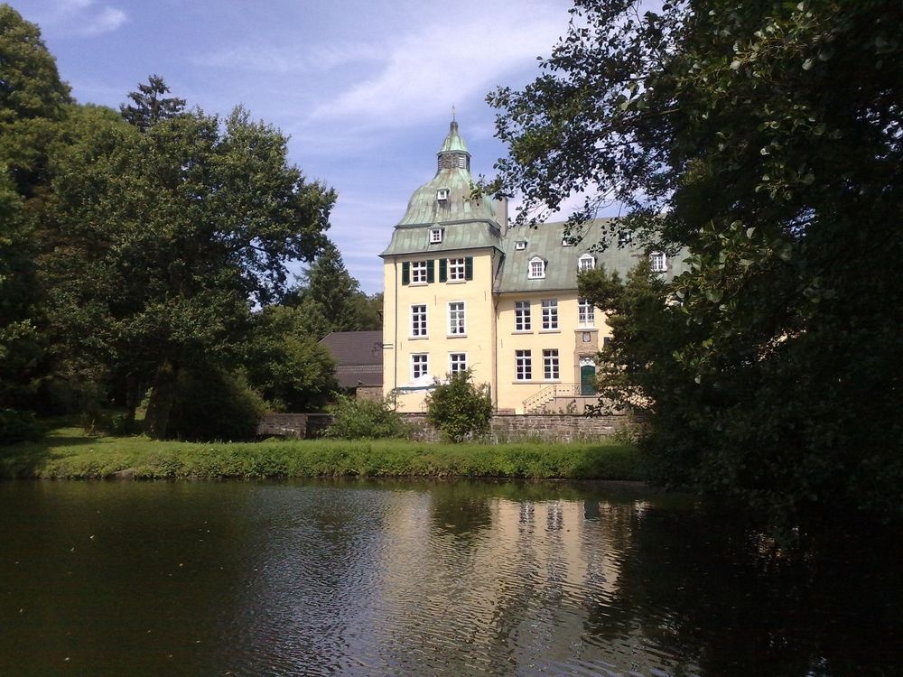 Idyllisch gelegen: das Wasserschloss Haus Rhade