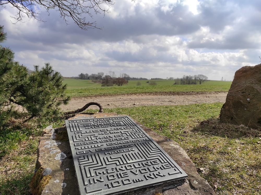 Der alte Infostein rund um die Ennepe