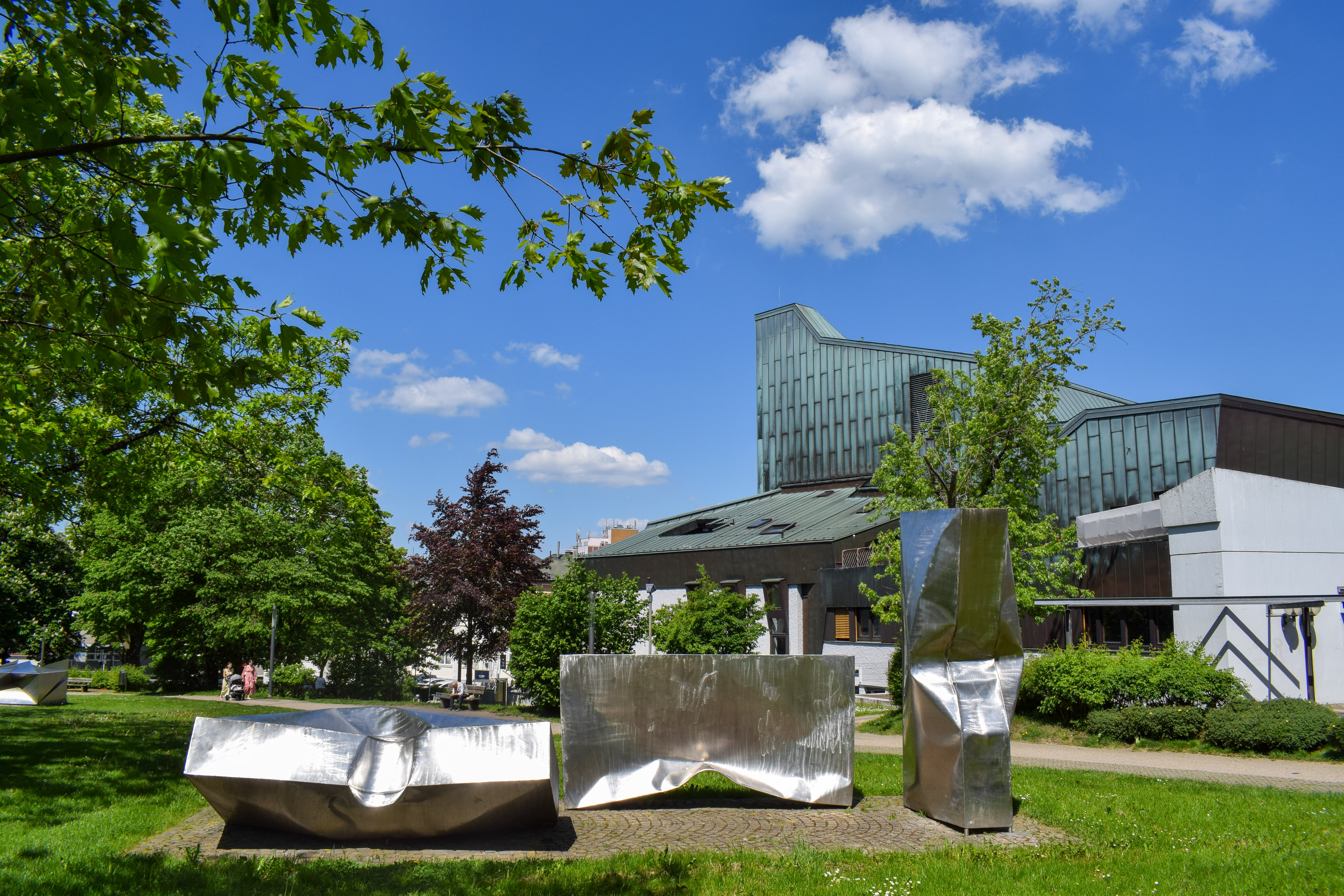 Kulturhaus Lüdenscheid und Skulpturen im Stadtgarten