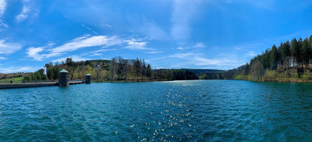 Panoramablick über die Fürwiggetalsperre