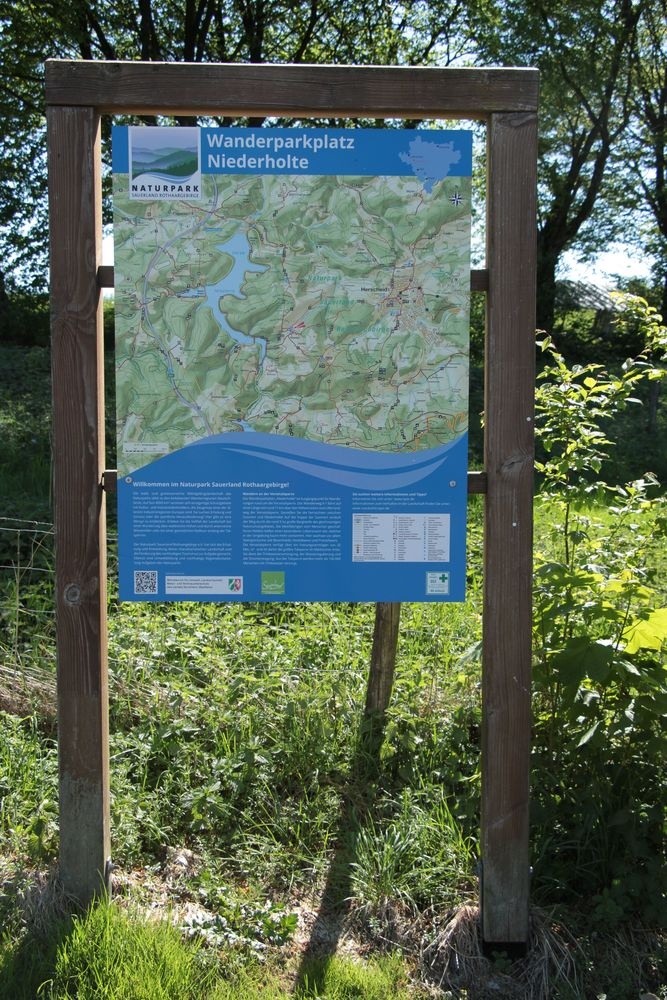 Informationstafel am Wanderparkplatz Niederholte