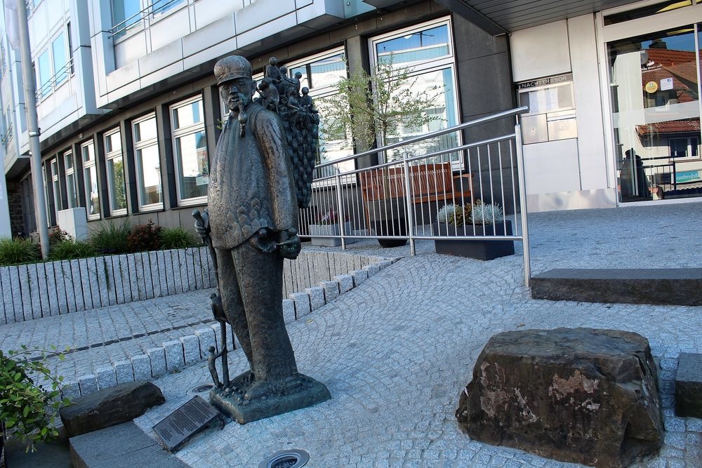 Mitten in der Innenstadt steht die Statue