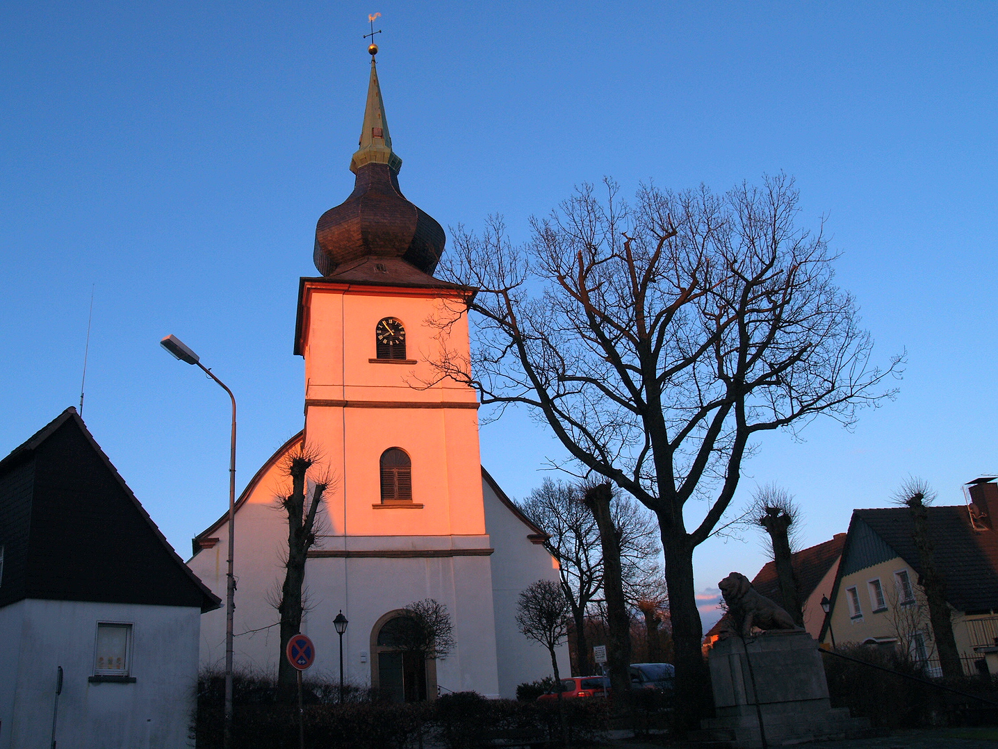 Margarethenkirche (von Sonne angestrahlt)_Stadt Kierspe