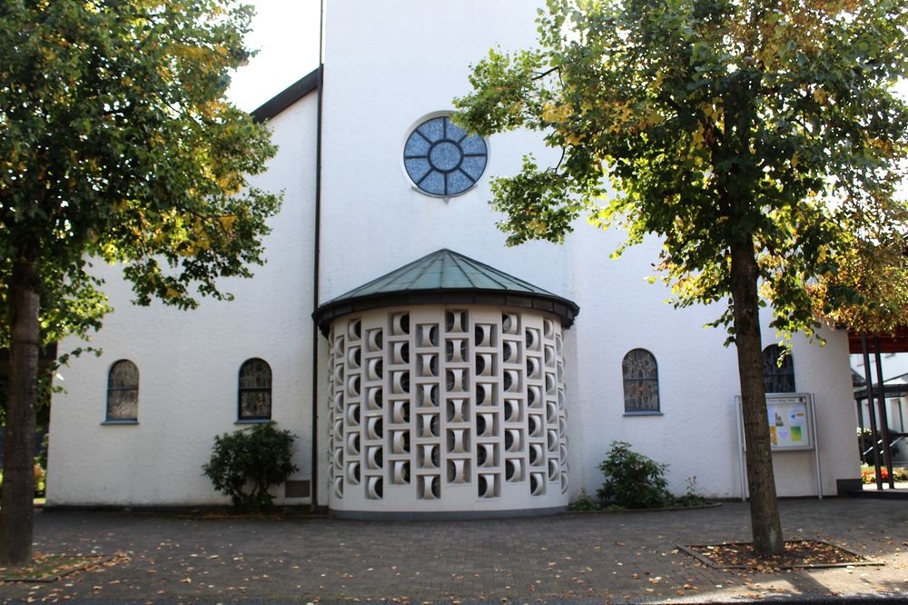 Das Kirchenschiff der katholischen Kirche