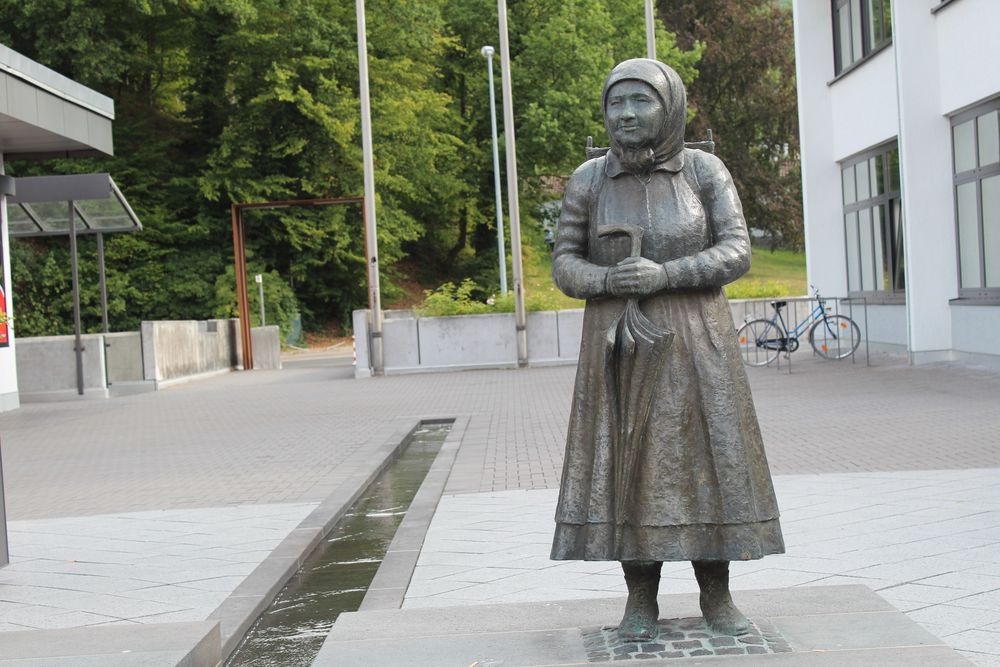 Die Bronzestatue in Schalksmühle