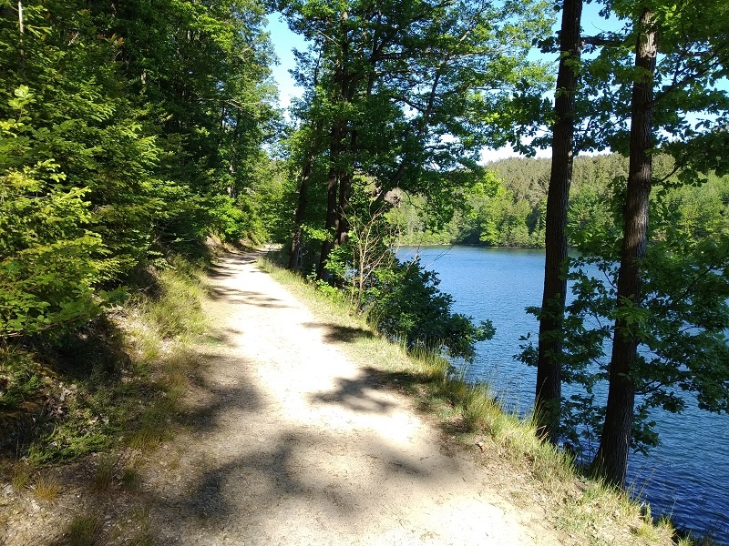 Zwischenstopp erreicht: die bezaubernd-idyllische Jubachtalsperre