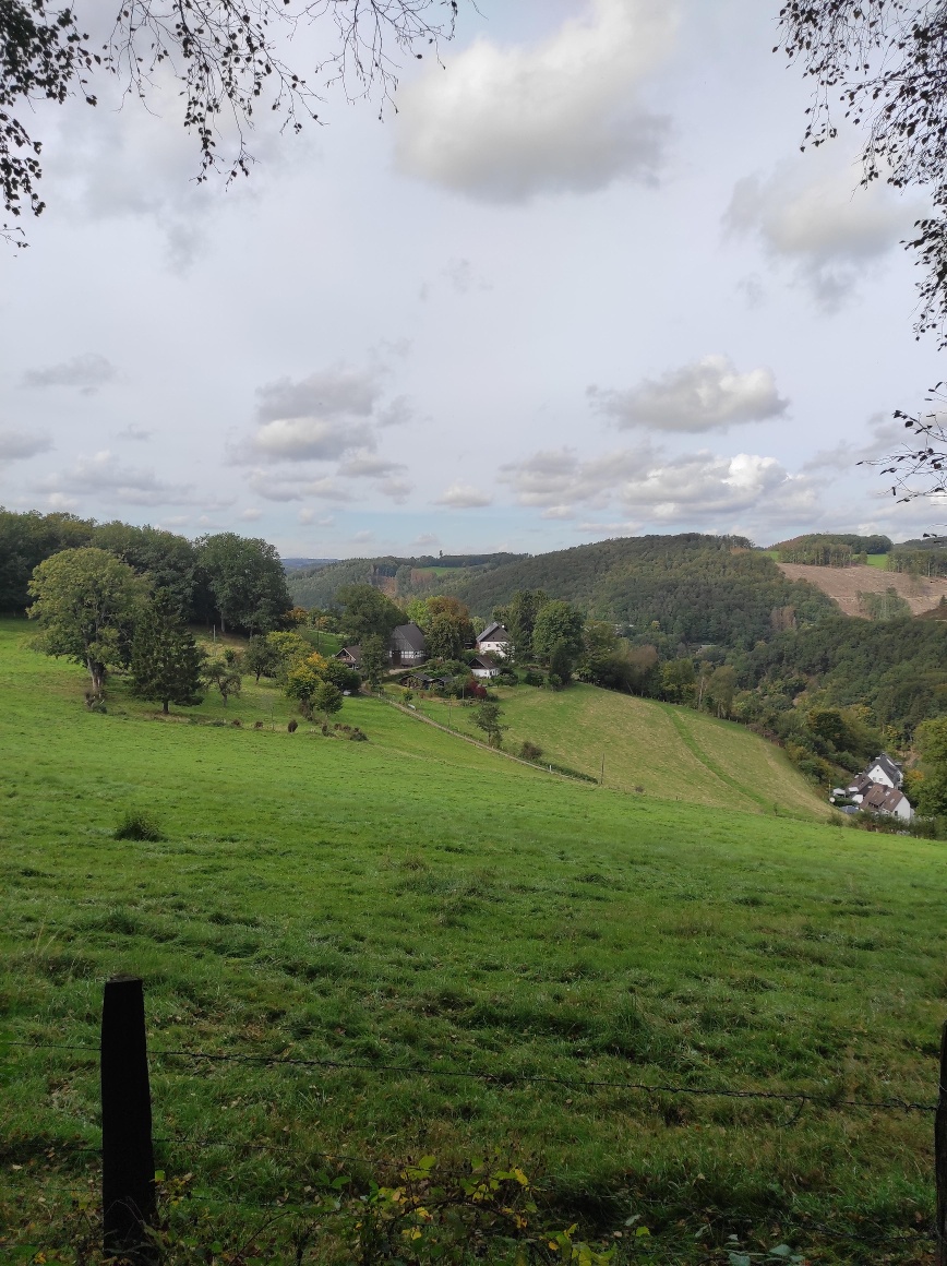 Romantischer Blick auf das hist. Bauernhaus Wippekühl