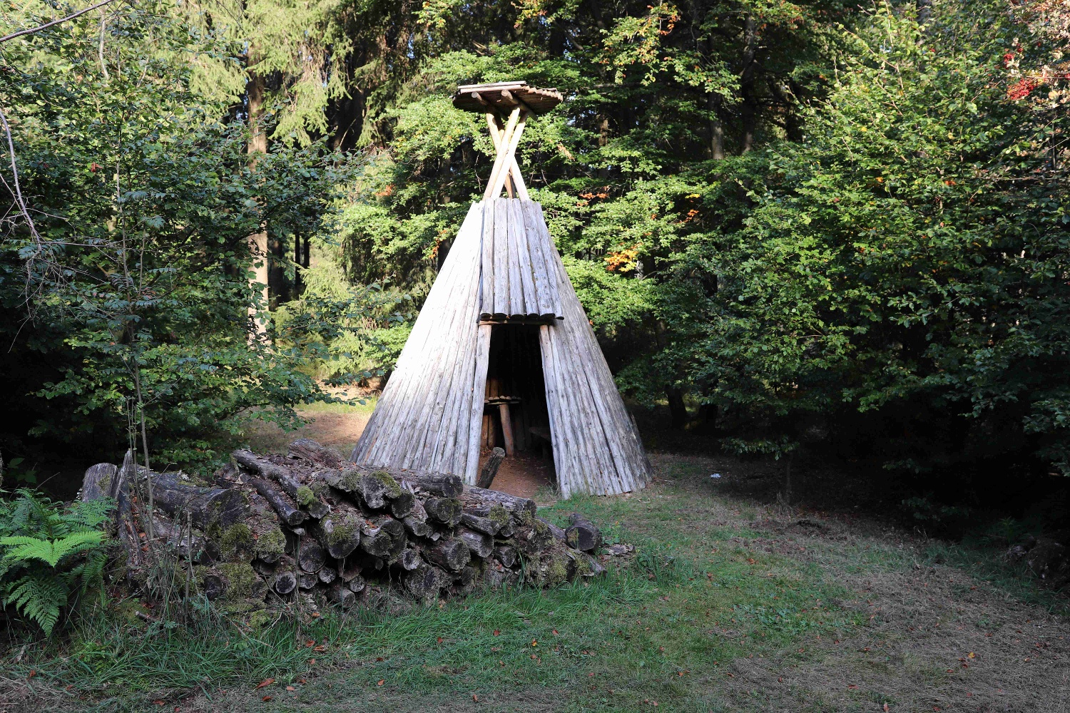 Valberter Rundweg Holztipi