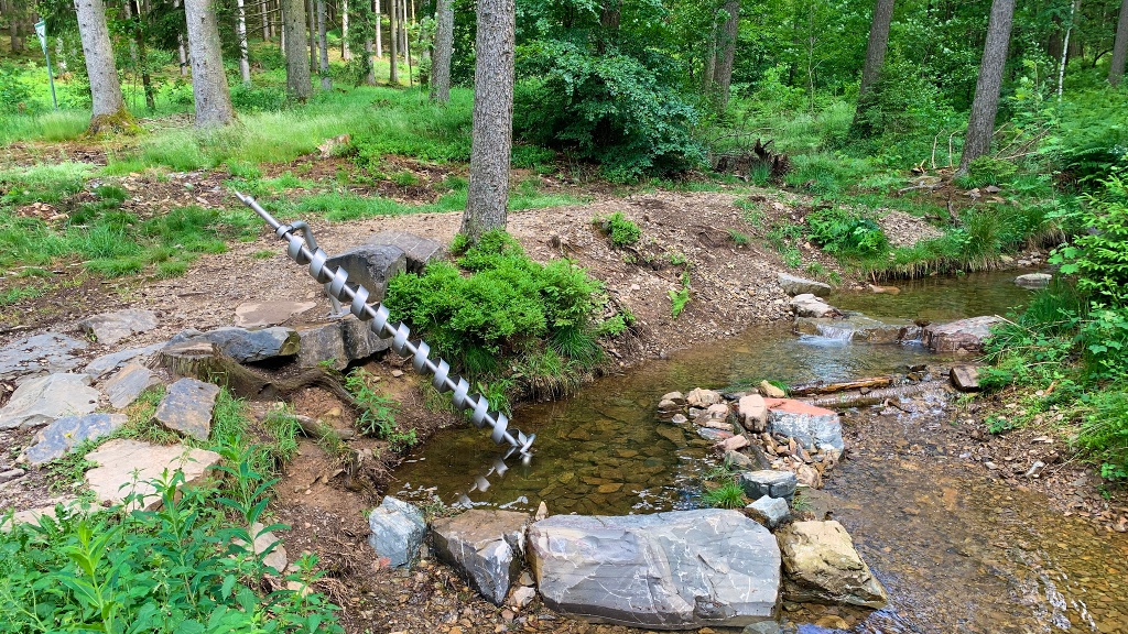 Archimedes-Spirale am Wanderparkplatz Quellental