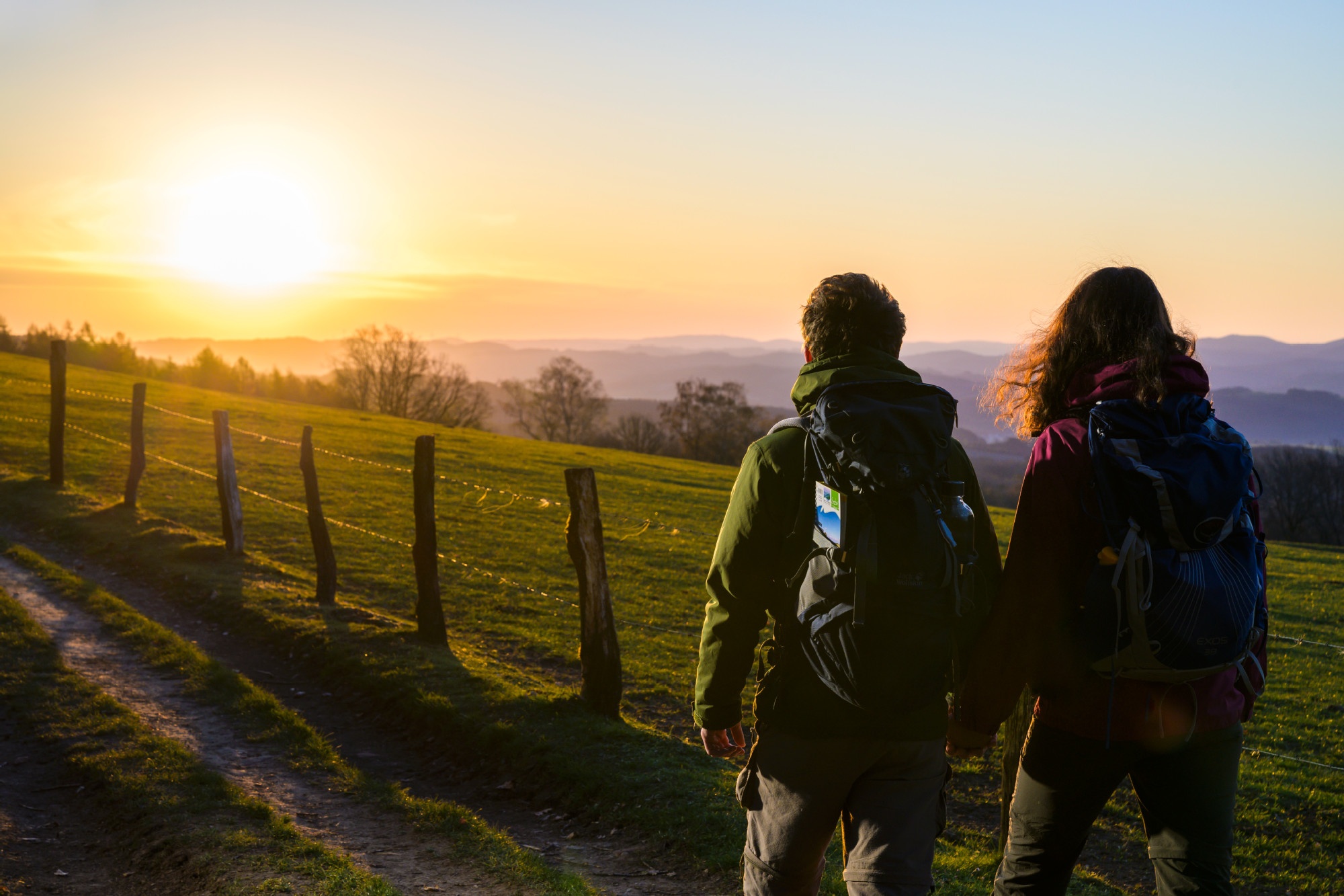 Wanderer oberhalb von Windhausen