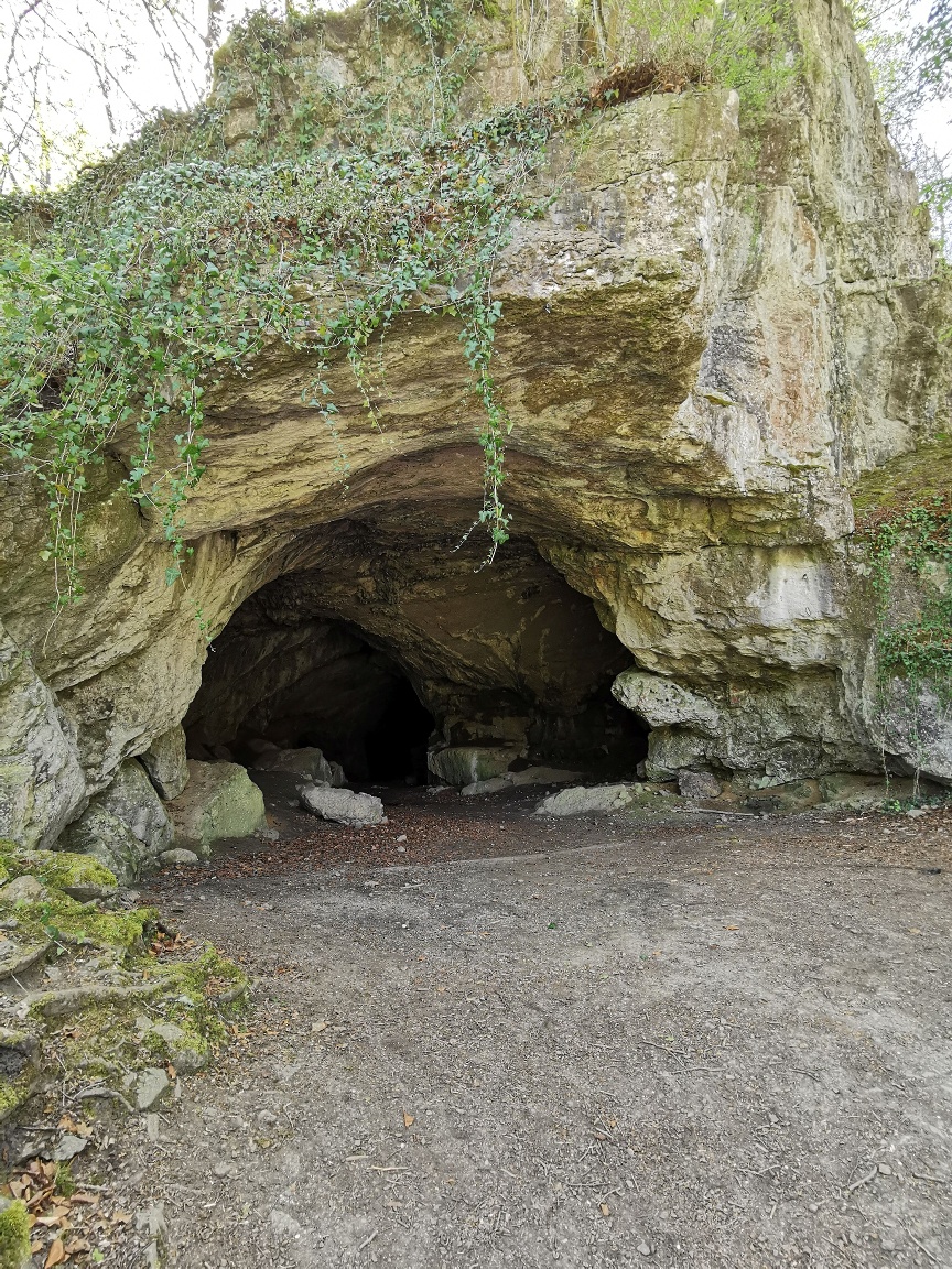 Feldhofhöhle im Hönnetal